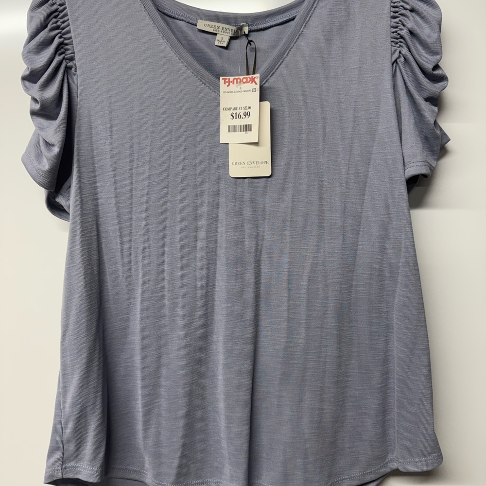 Green Envelope Women's Lavender Short Sleeve Top